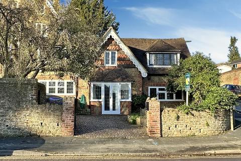 3 bedroom detached house for sale, Godalming - *No Onward Chain*