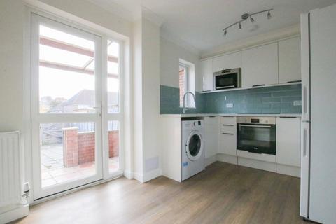 2 bedroom terraced house to rent, Winchcombe Road, Carshalton, SM5