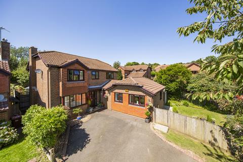 5 bedroom detached house for sale, Hawthorne Close, Heathfield