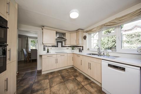 5 bedroom detached house for sale, Hawthorne Close, Heathfield