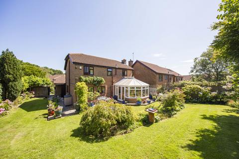 5 bedroom detached house for sale, Hawthorne Close, Heathfield