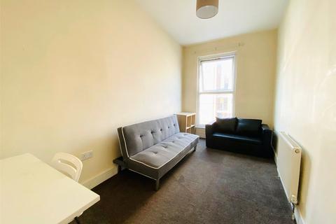 4 bedroom apartment to rent, Malden Road, London, NW5