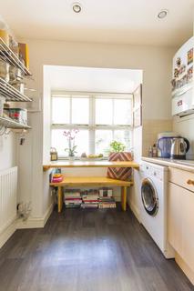 2 bedroom house to rent, Hampton Close, Friern Barnet, London, N11