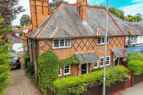 5 bedroom semi-detached house for sale, Leicester Road, Market Harborough LE16