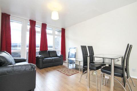 3 bedroom flat for sale, Carey Gardens, London SW8