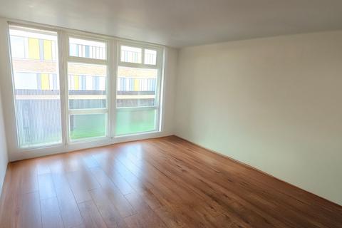 3 bedroom flat for sale, Carey Gardens, London SW8