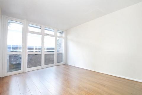 3 bedroom flat for sale, Carey Gardens, London SW8