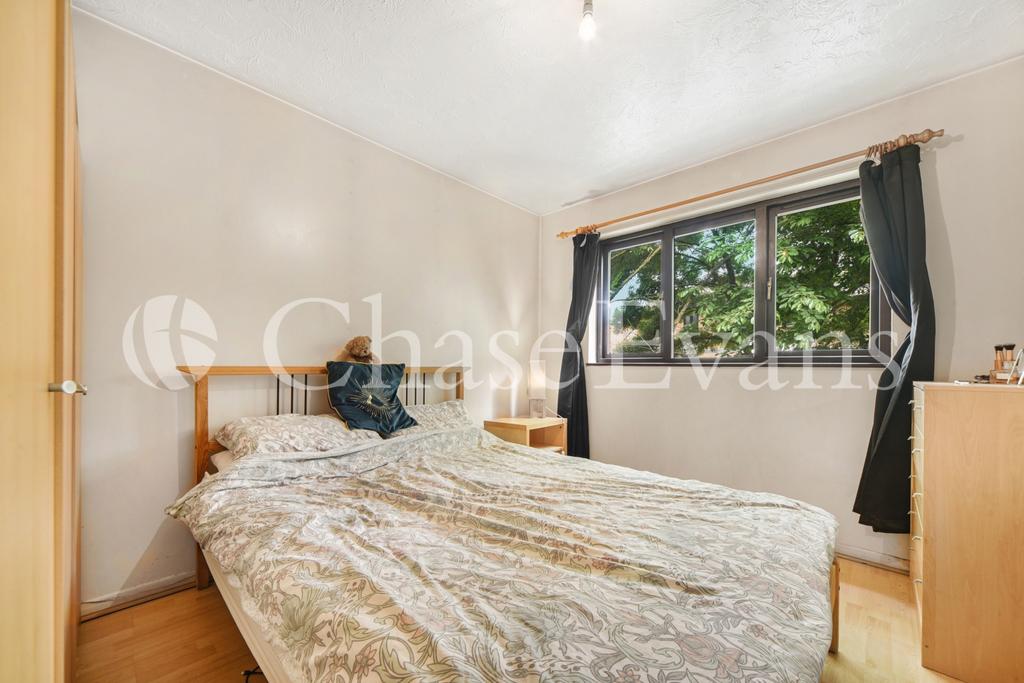 Bedroom+