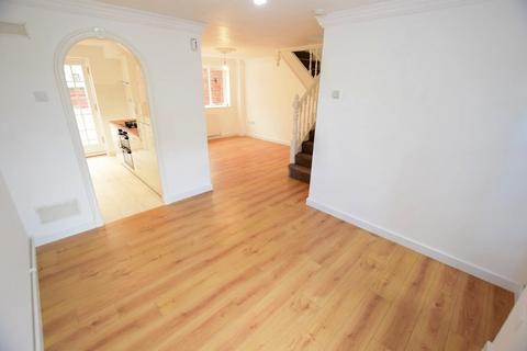 3 bedroom terraced house to rent, Gresham Drive Romford RM6 4TS