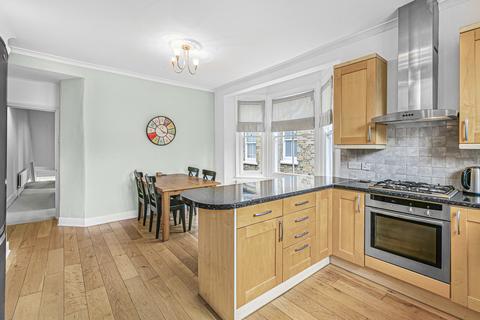 4 bedroom maisonette for sale, Nevis Road, London, SW17