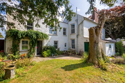 6 bedroom semi-detached house for sale, Belval Road, Vale, Guernsey, Channel Islands