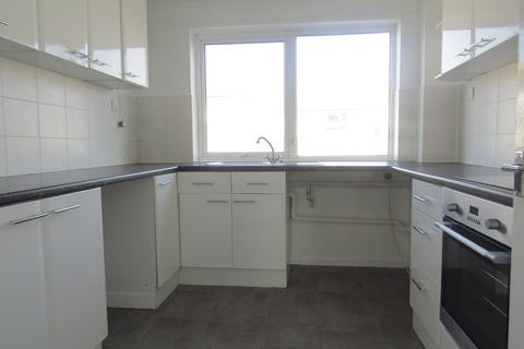 2 bedroom flat to rent, Gatefield Court, Walton On The Naze CO14