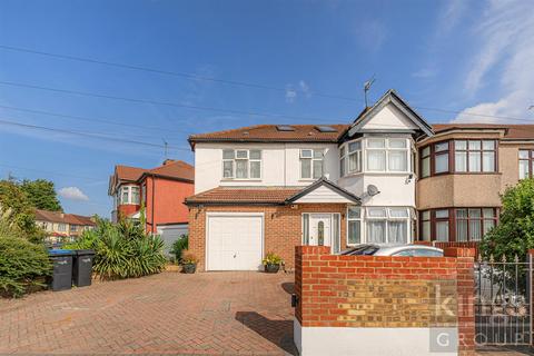 6 bedroom end of terrace house for sale, Boleyn Avenue, Enfield