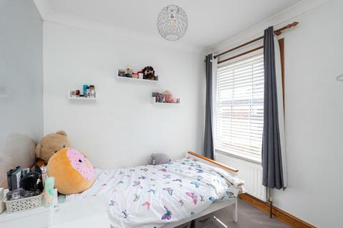 9 Curtis Gardens, Dorking, RH4 1EG