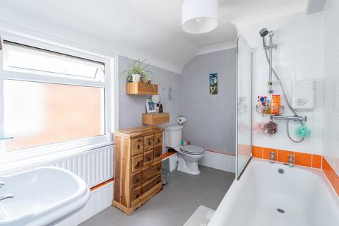 9 Curtis Gardens, Dorking, RH4 1EG