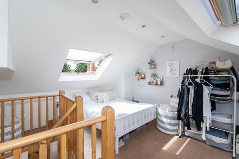 9 Curtis Gardens, Dorking, RH4 1EG