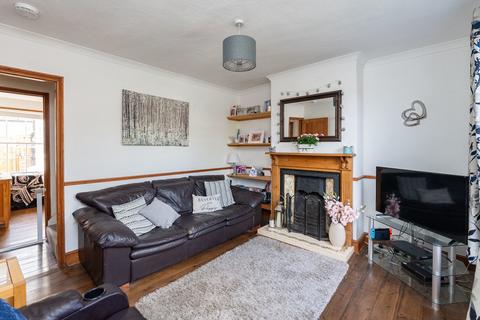 9 Curtis Gardens, Dorking, RH4 1EG