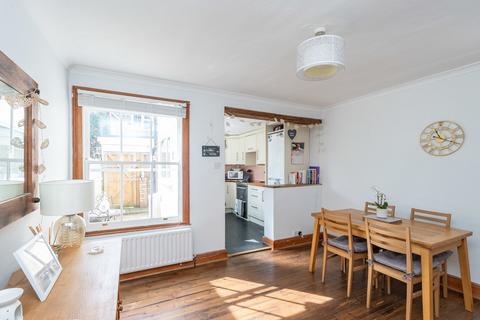 9 Curtis Gardens, Dorking, RH4 1EG