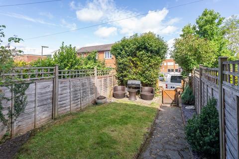 9 Curtis Gardens, Dorking, RH4 1EG