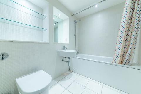 1 bedroom flat to rent, Wharfside Point South, London E14