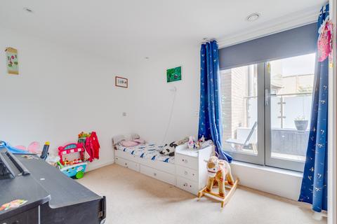 2 bedroom flat for sale, Dungannon House, Fulham Broadway, London