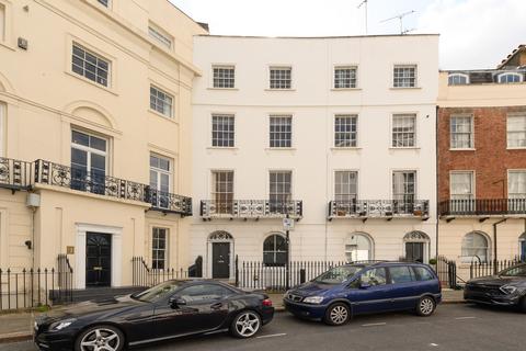 3 bedroom flat for sale, Mornington Crescent, London