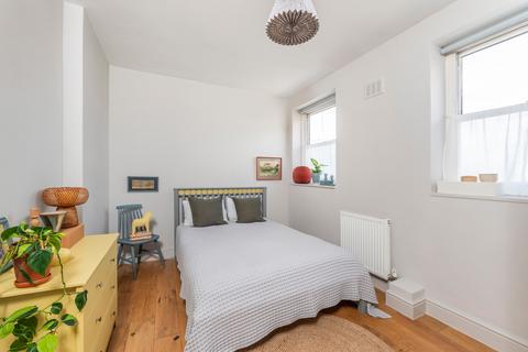 4 bedroom flat for sale, Barnes House, 9-15 Camden Road, London