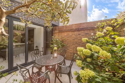 22 Bracey Street, London, N4 3BJ