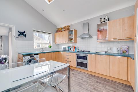 3 bedroom maisonette for sale, Wardo Avenue, London