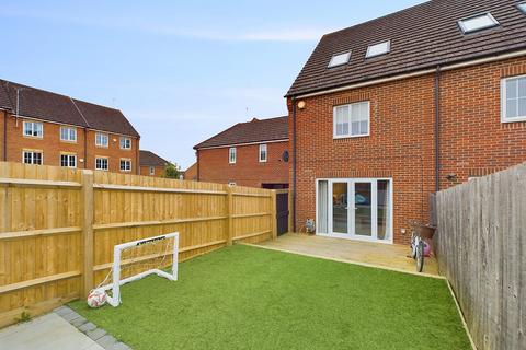 3 bedroom end of terrace house for sale, Sandpiper Way, Leighton Buzzard, LU7