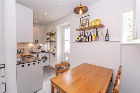 14/2 Annfield, Edinburgh, EH6 4JF