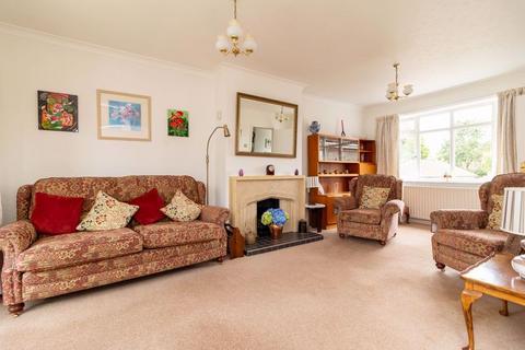6 Mayes Close, Warlingham, CR6 9LB