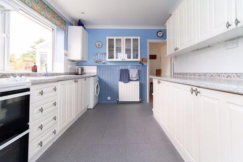 6 Mayes Close, Warlingham, CR6 9LB