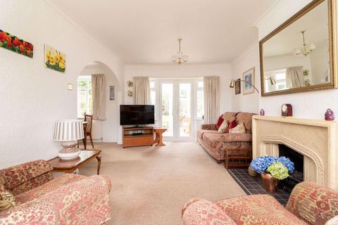 6 Mayes Close, Warlingham, CR6 9LB