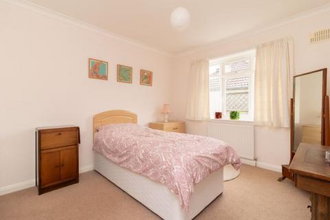 6 Mayes Close, Warlingham, CR6 9LB