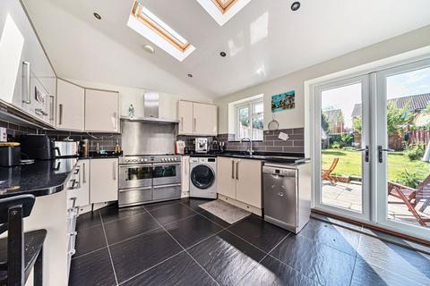 4 bedroom semi-detached house for sale, Larchwood Road, London SE9