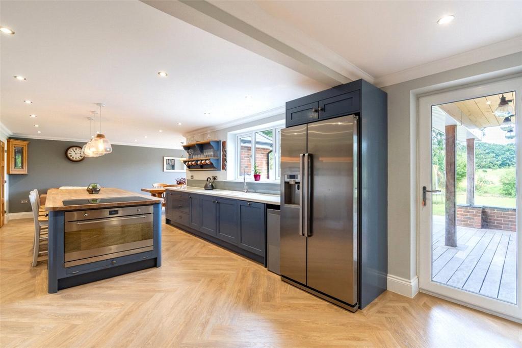 Kitchen/ Dining Room