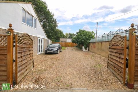 4 bedroom detached bungalow for sale, Paynes Lane, Nazeing