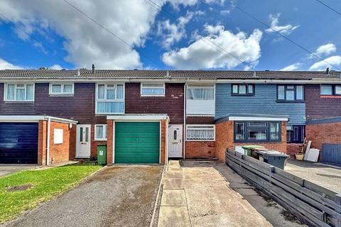 3 bedroom terraced house to rent, Welbury Gardens, Wolverhampton