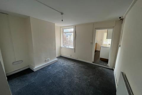 3 bedroom terraced house to rent, North Street, NG16