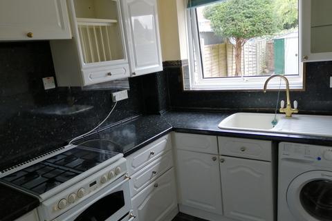 2 bedroom end of terrace house to rent, Locks Heath