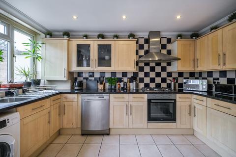 118 Colegrave Road, London, E15 1EA