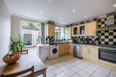 118 Colegrave Road, London, E15 1EA