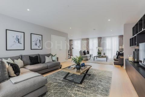 4 bedroom terraced house for sale, Starboard Way, London, E16