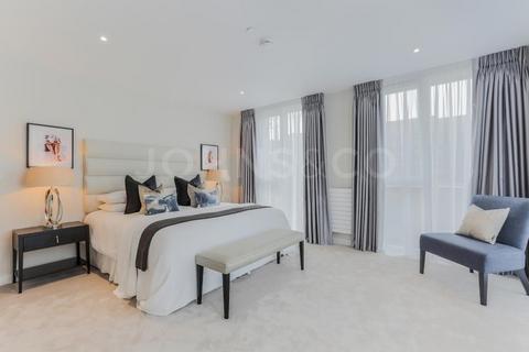 4 bedroom terraced house for sale, Starboard Way, London, E16