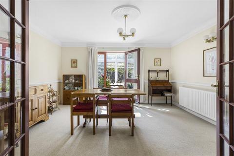 2 The Orchards, Great Shelford, Cambridge, CB22 5AB