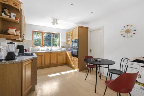 2 The Orchards, Great Shelford, Cambridge, CB22 5AB