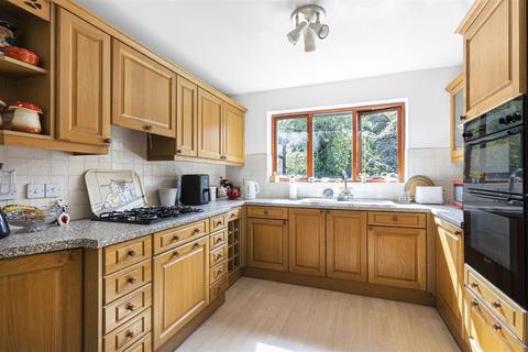 2 The Orchards, Great Shelford, Cambridge, CB22 5AB