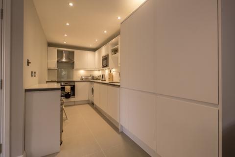 3 bedroom maisonette to rent, Putney Hill, Putney, SW15