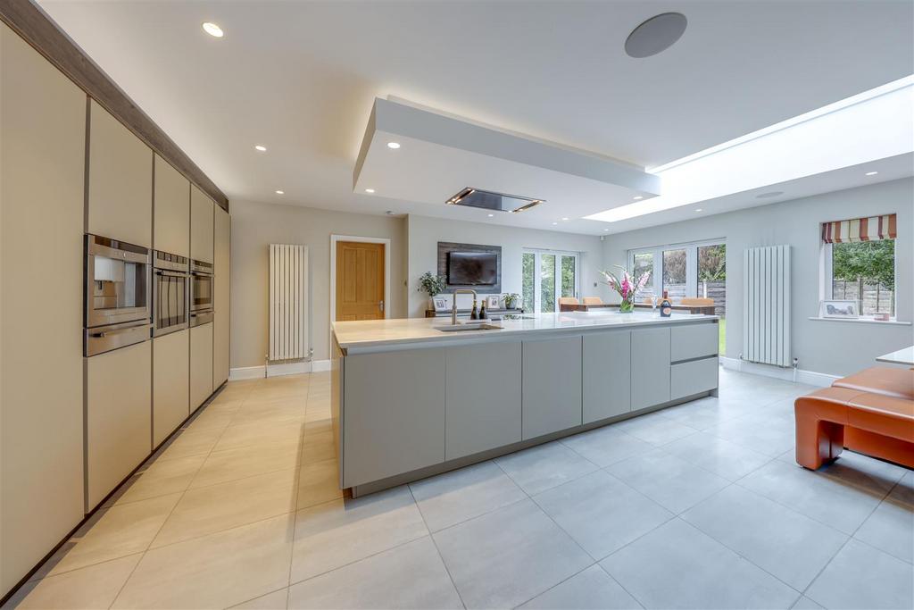 Open Plan Breakfast Kitchen